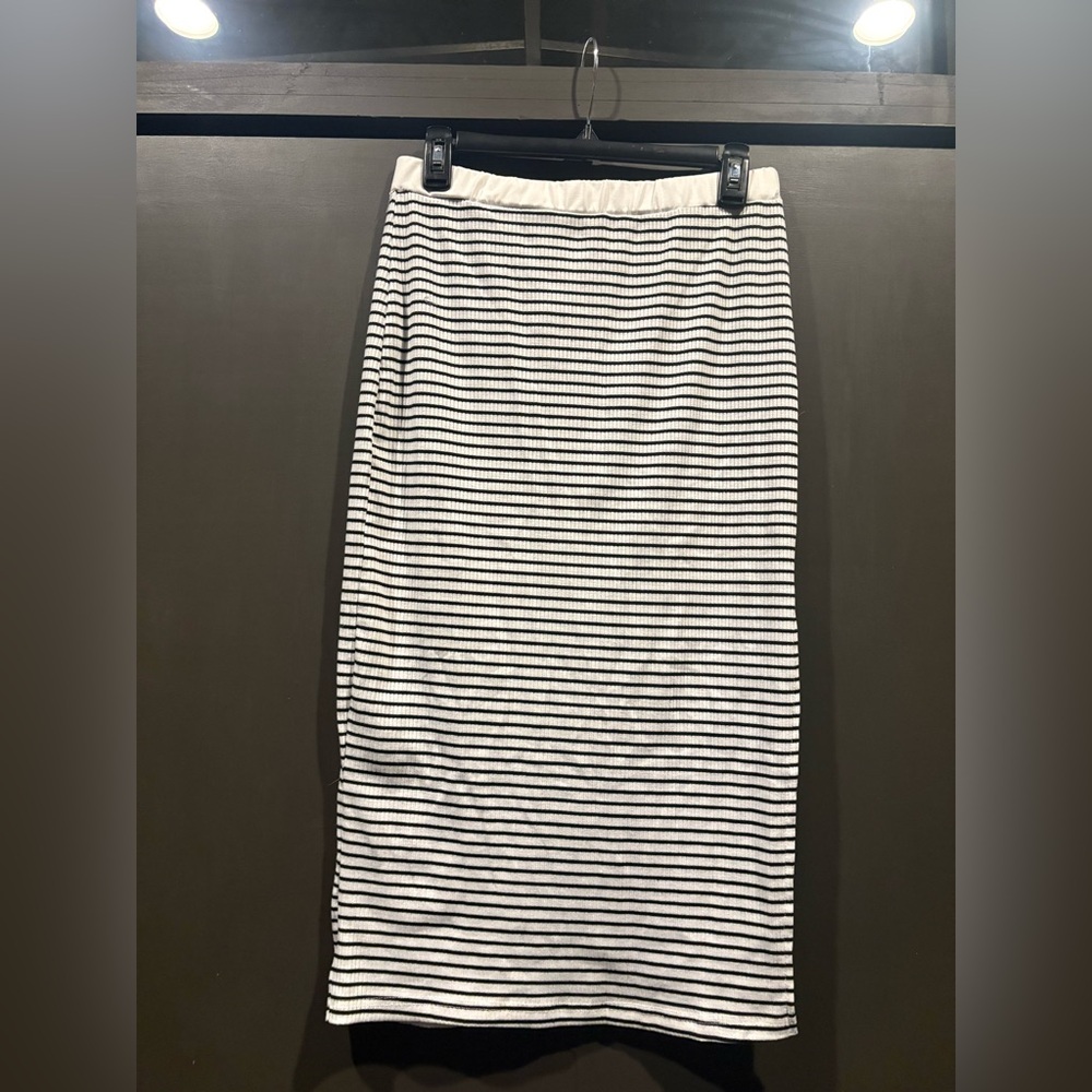 SHEIN Black and White Ribbed Midi Pencil Skirt